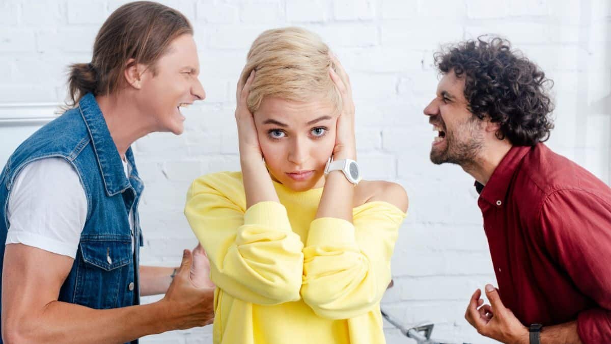 argument at work, coworkers fighting