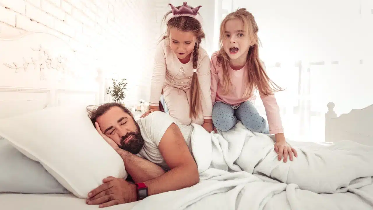 kids waking up dad in the morning by jumping on him